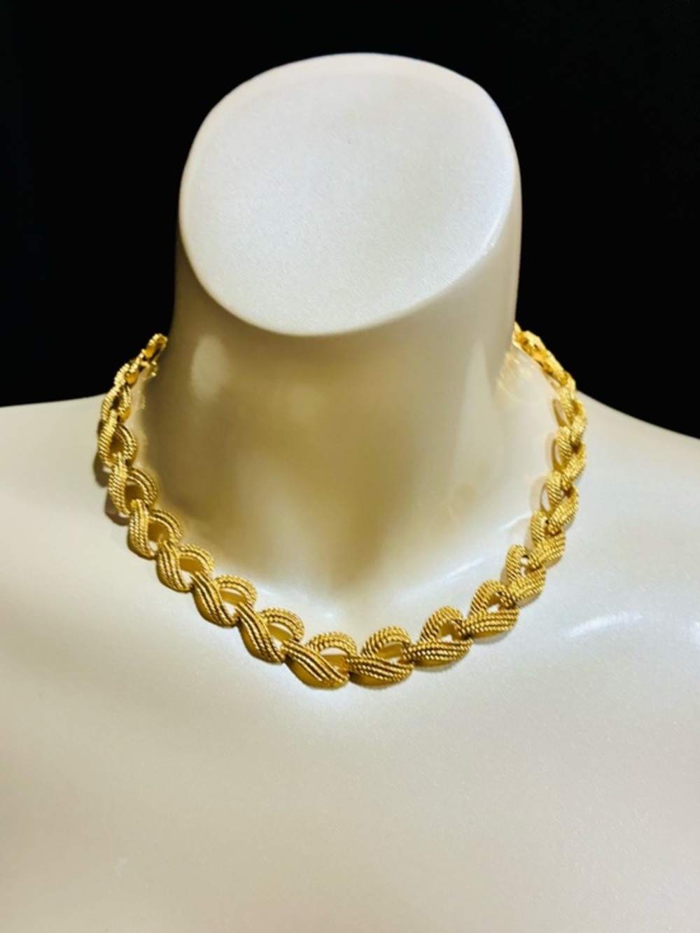 VTG Napier Gold Twisted Link Necklace Classic Everyday Elegant